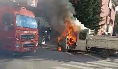 Pikap alevlere teslim oldu