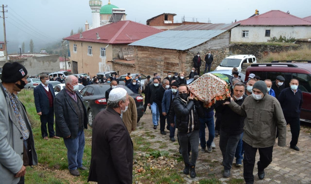 Trafik kazasında ölen 2 kişi toprağa verildi