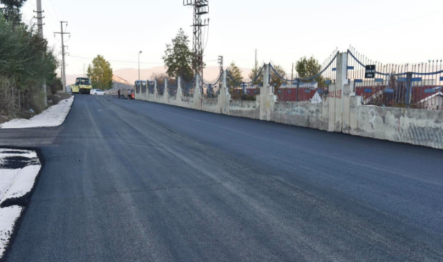 Turhal'da belediyeden sıcak asfalt çalışması