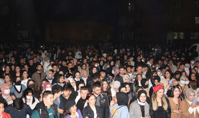 Üniversite öğrencilerine 'hoş geldin' konseri