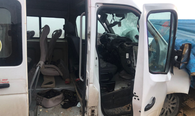 Yoğun sis kazaya neden oldu, okul servisiyle 2 otomobil çarpıştı: 1 ölü, 9 yaralı