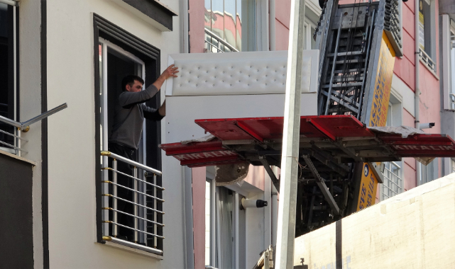 Pisa Kulesi gibi eğilmeye başlayan apartman boşaltıldı