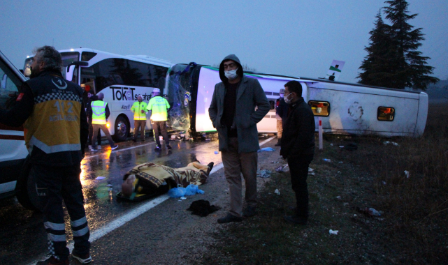 Yolcu otobüsü devrildi: 1 ölü, 19 yaralı