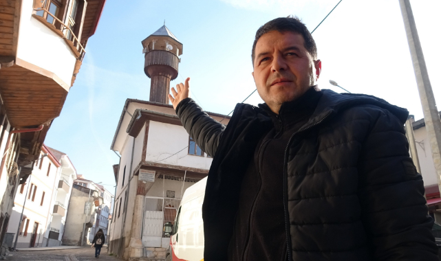 Bir asırlık cami ahşap minaresi ile dikkat çekiyor