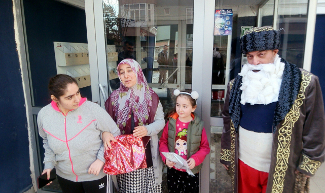 Engelli çocuklara 'Nasrettin Hoca'dan yılbaşı hediyesi