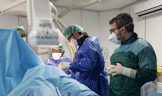Covid-19 hastasına kalıcı kalp pili takıldı