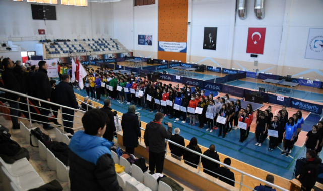 Tokat’ta Gençler Masa Tenisi Türkiye Şampiyonası başladı
