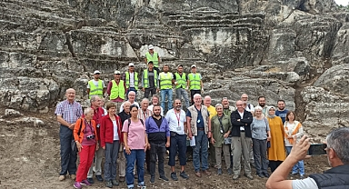 İsviçreli tarihçiler Zile Kalesi'ndeki kazı çalışmalarını inceledi