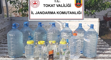 Ahırda kaçak içki ürettiler