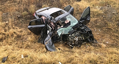 Amasya'da otomobille tırın çarpıştığı kazada 3 kişi yaralandı