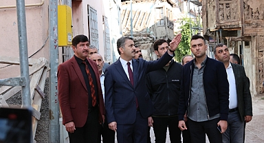 Başkan Eroğlu, tarihi sokaktaki restorasyonu inceledi