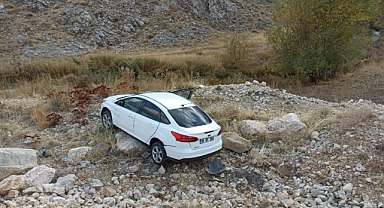 Düğüne giderken şarampole uçtular