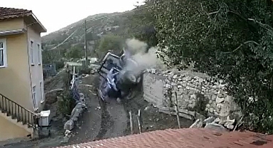 Duvara çarparak devrildi, o anlar güvenlik kamerasına yansıdı