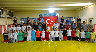Güreşçiler kısıtlı imkanlarla şampiyonalara hazırlanıyor