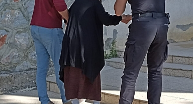 Hasta kadın 3. kattaki eve jandarma ekiplerinin yardımıyla çıkarıldı