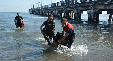  Ordu’da iskeleden denize atlayan şahsı itfaiye kurtardı