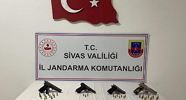 Sivas’ta 8 adet ruhsatsız tabanca ele geçirildi