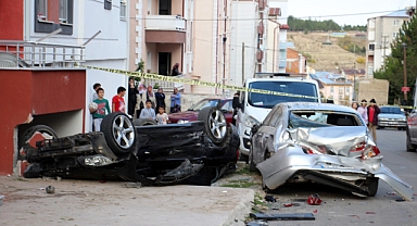 Ters dönen otomobilden çıkıp olay yerinden kaçtı