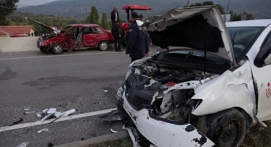 Tokat'ta iki otomobil çarpıştı: 1 ölü, 2 yaralı