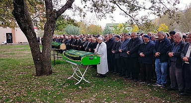 Amasya'da otobüs kazasında ölen 3 kişi Tokat'ta toprağa verildi