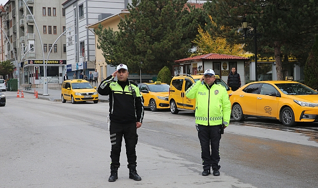 Büyük Önder Atatürk'ü anıyoruz