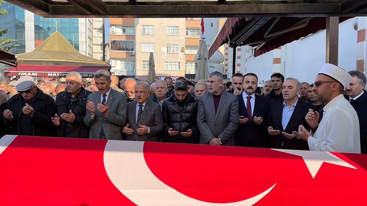 Köpek saldırısı sonucu hayatını kaybeden temizlik işçisi toprağa verildi
