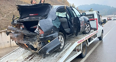 Otomobil dereye devrildi: 3 yaralı