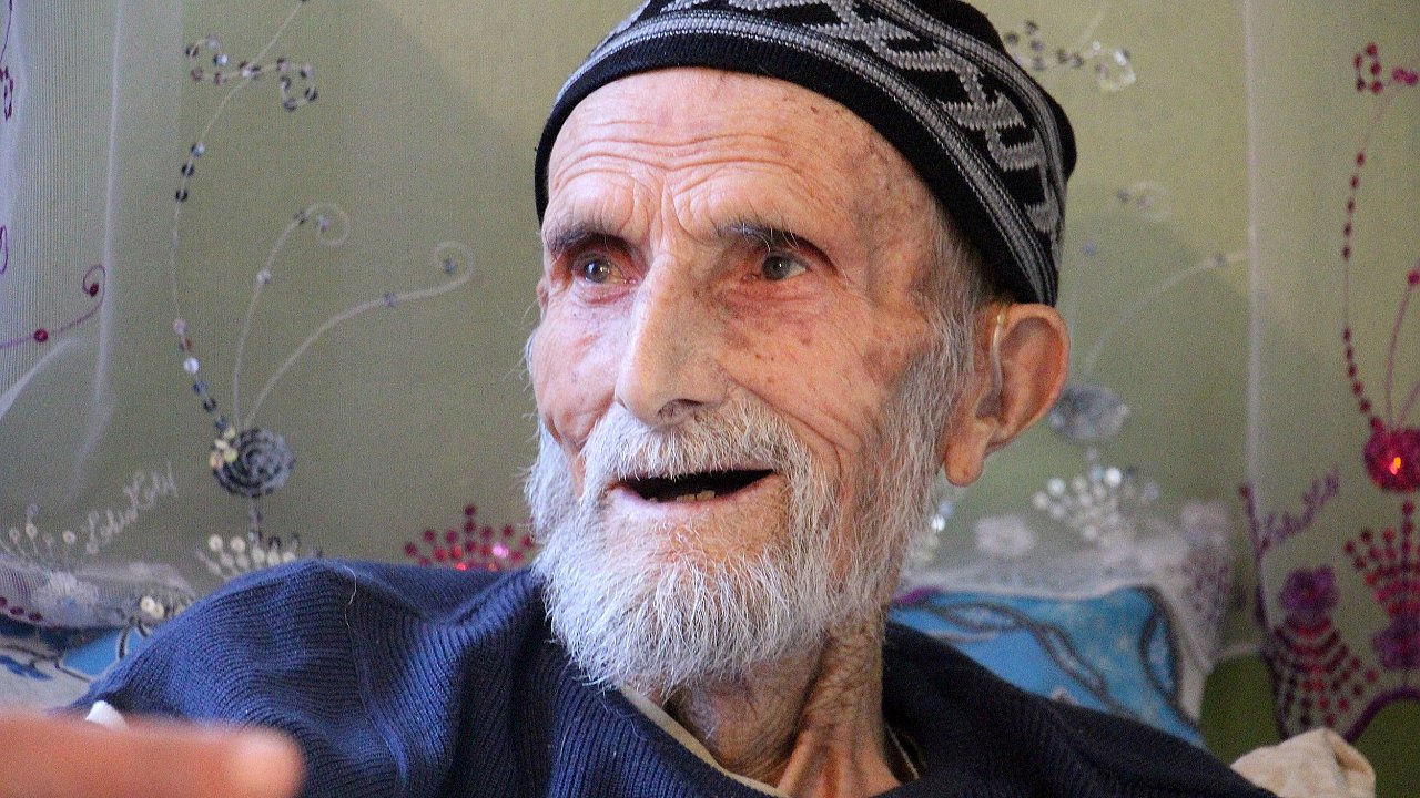 100’ün üzerinde torunu olan 105 yaşındaki Bekir dede hayatını kaybetti
