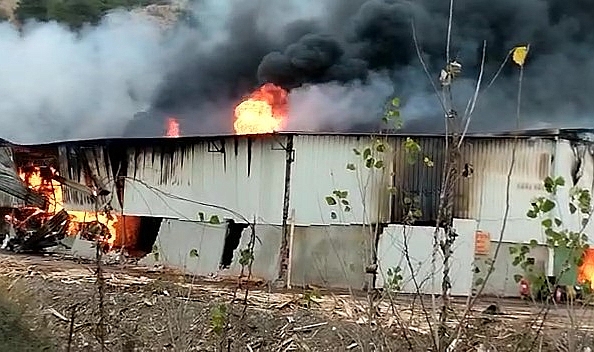 Amasya’da kontrplak fabrikasında korkutan yangın