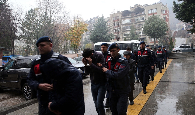 Tokat merkezli silah kaçakçılığı operasyonunda yakalanan 10 zanlı adliyede