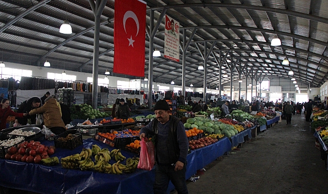 Amasyalı pazarcılardan depremzedeler için sebze-meyve kampanyası: “Acılar paylaştıkça azalacak”