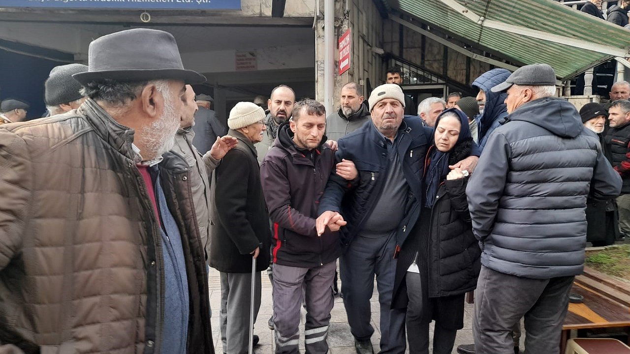 Depremde hayatını kaybeden 5 kişilik aile son yolculuğuna uğurlandı