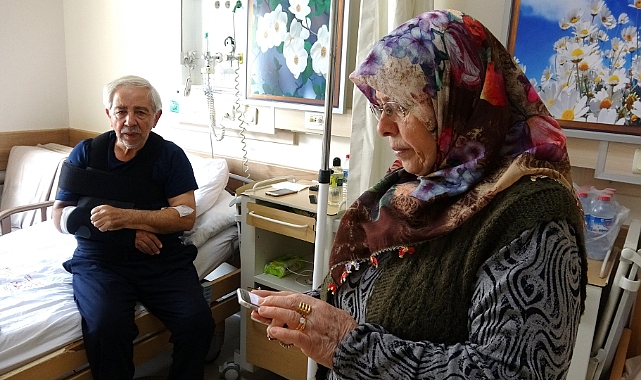 Depremden yaralı kurtuldu, tedaviye alındığı hastanede gözyaşlarına boğuldu