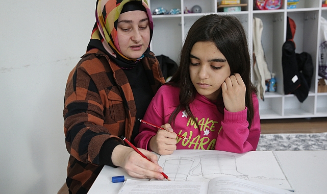 Tokat'a gelen depremzede çocuklar yaşadıklarını etkinliklerle aşmaya çalışıyor