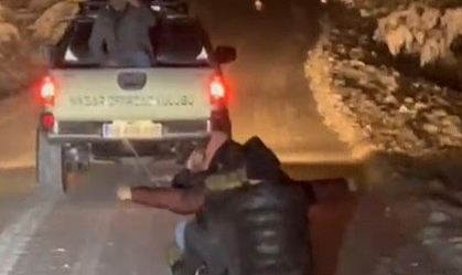 Tokat'ta araca iple bağladıkları kızakla kayanlar cep telefonuyla görüntülendi