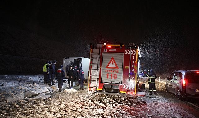 Tokat'ta yolcu otobüsünün devrilmesi sonucu 1 kişi öldü, 15 kişi yaralandı
