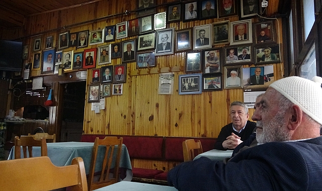 Bu kahvehanede vefat eden müdavimler fotoğraf çerçevesinde yaşatılıyor