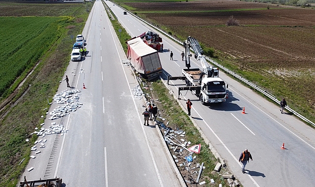 Kontrolden çıkan tır orta refüje daldı: 1 yaralı