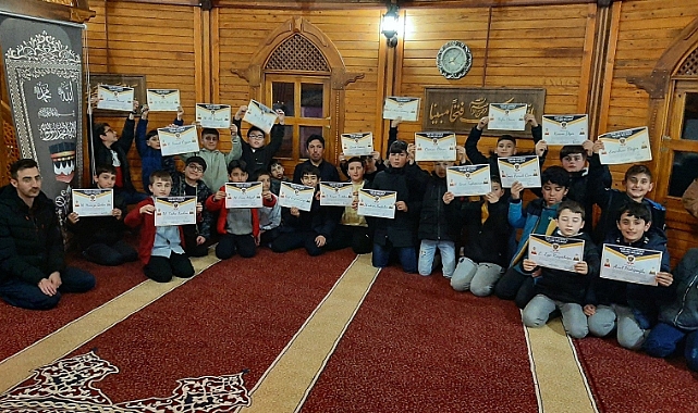 Kur'an-ı Kerim okumayı öğrenen öğrencilere iftar programı düzenlendi
