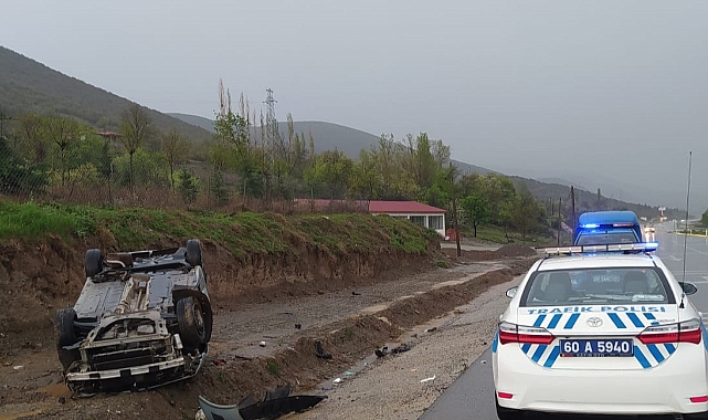 Tokat'ta devrilen otomobildeki 2 kişi yaralandı