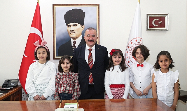 Vali Hatipoğlu, makam koltuğunu Buket’e devretti
