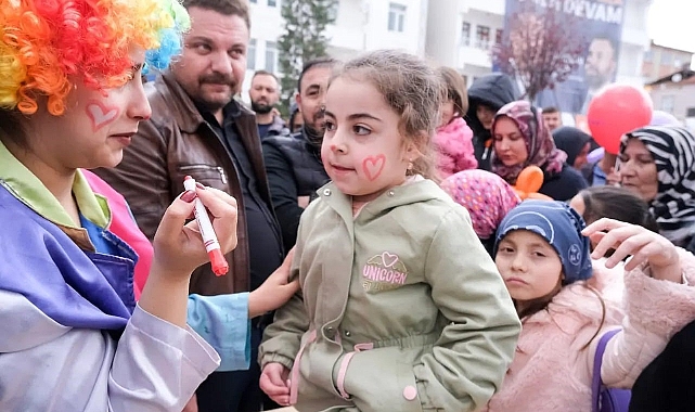 Çocuklar şenlikte gönüllerince eğlendi