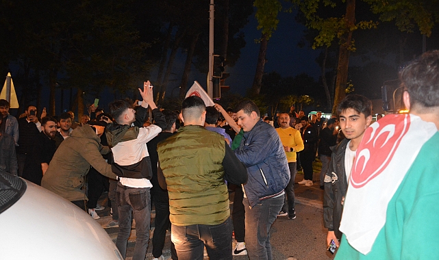 Seçim zaferi nedeniyle Karadeniz sahil yolu kapandı