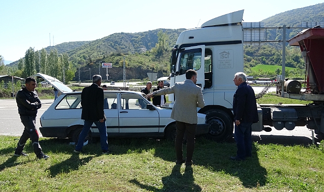 Tokat'ta tır ile otomobil çarpıştı:3 yaralı