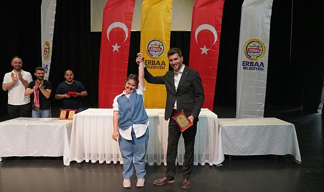 Dereceye giren öğrencilere plaket ve madalya takdim edildi