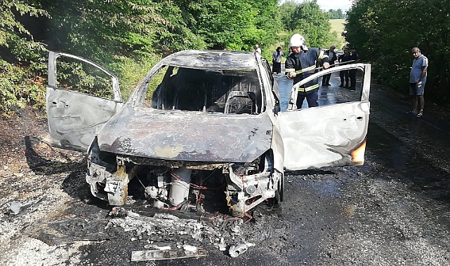 Niksar'da otomobil alev alev yandı