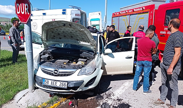 Sivas’ta tır ile otomobil çarpıştı: 4 yaralı
