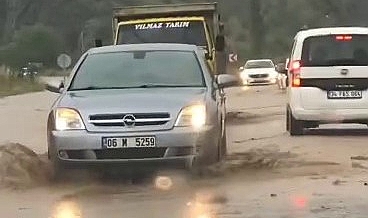 Turhal'da sağanak yağış hayatı olumsuz etkiledi