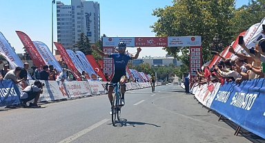 100. Yıl Cumhuriyet Bisiklet Turu 1. TBMM'nin önünde son buldu