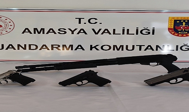 Düğünde 4 ruhsatsız silah ele geçirildi: 4 kişi hakkında işlem başlatıldı
